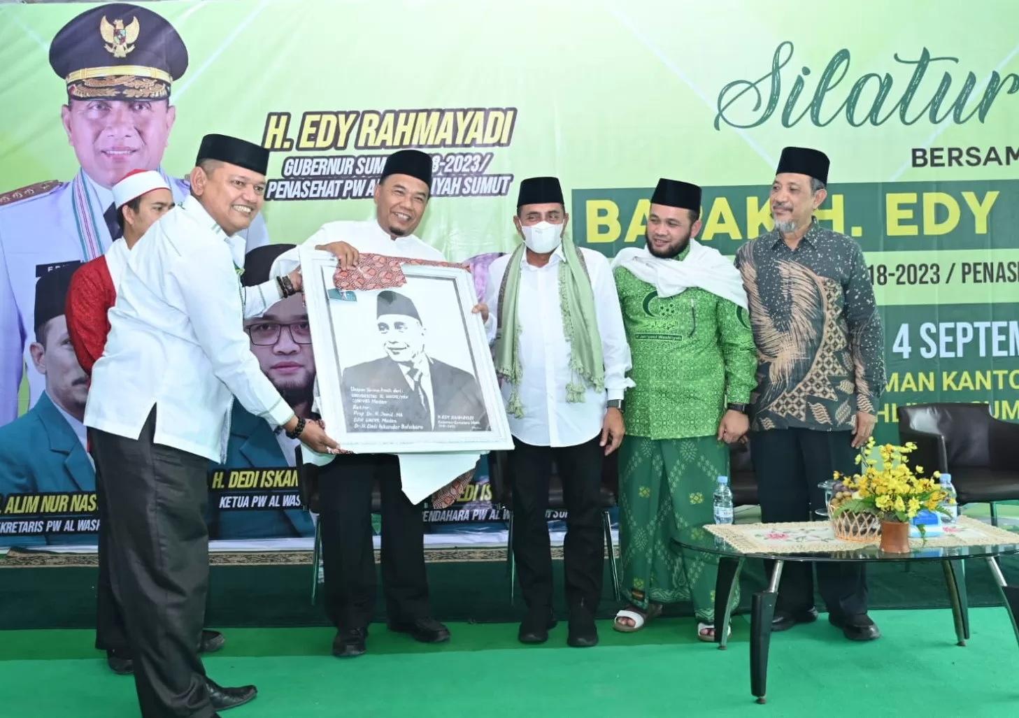 REKTOR UNIVA HADIRI ACARA SILATURRAHMI BERSAMA GUBERNUR SUMUT EDY RAHMAYADI